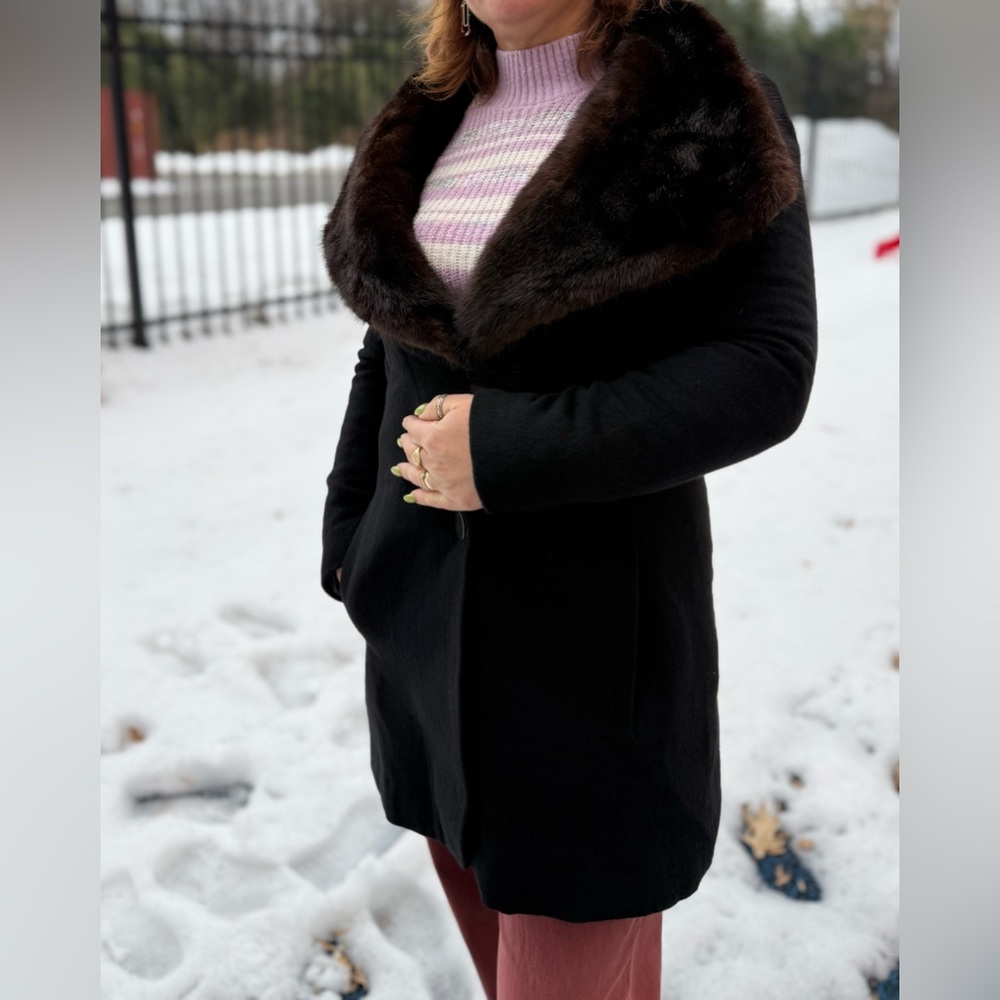 Black Coat with Mink Collar M - Picture 2 of 13